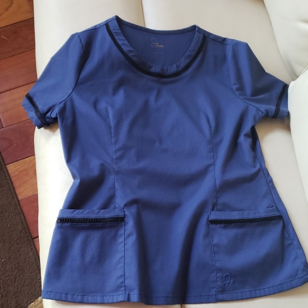 Jaanuu scrub top